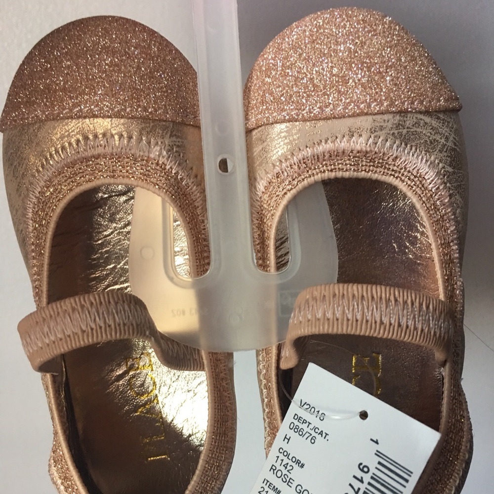 Toddler dress shoes.